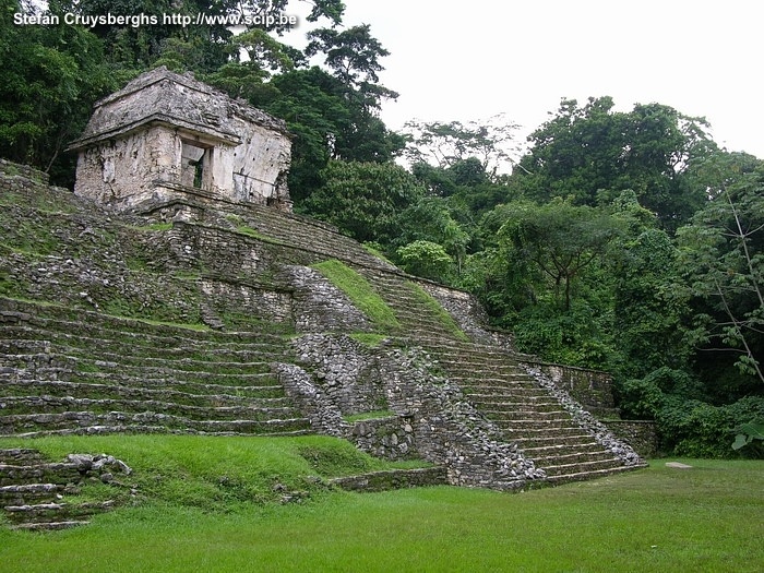 Palenque Palenque is everything that an archaeological site should be; mysterious, well preserved and imposing. This Maya city is situated in the middle of the jungle. Stefan Cruysberghs